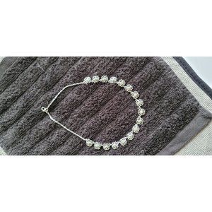 Avon elegant choker